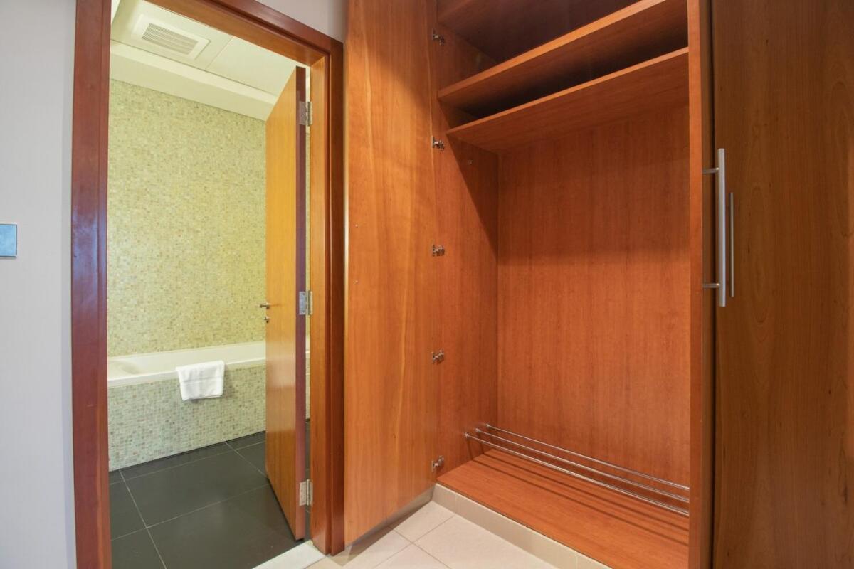 Park Tower Difc - 10 Minutes Walk To Metro - Spacious 1bdr Apartment