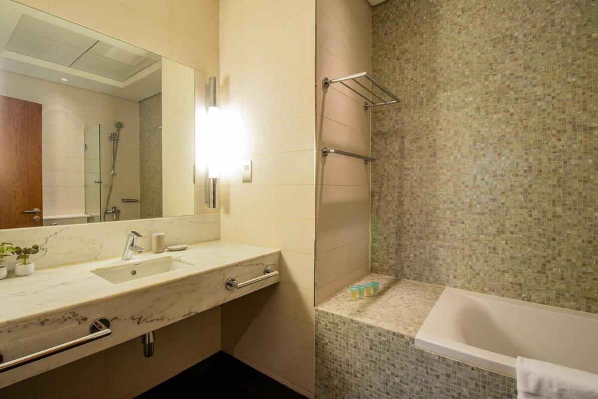 Apartment Park Tower Difc - 10 Minutes Walk To Metro - Spacious 1bdr Dubai