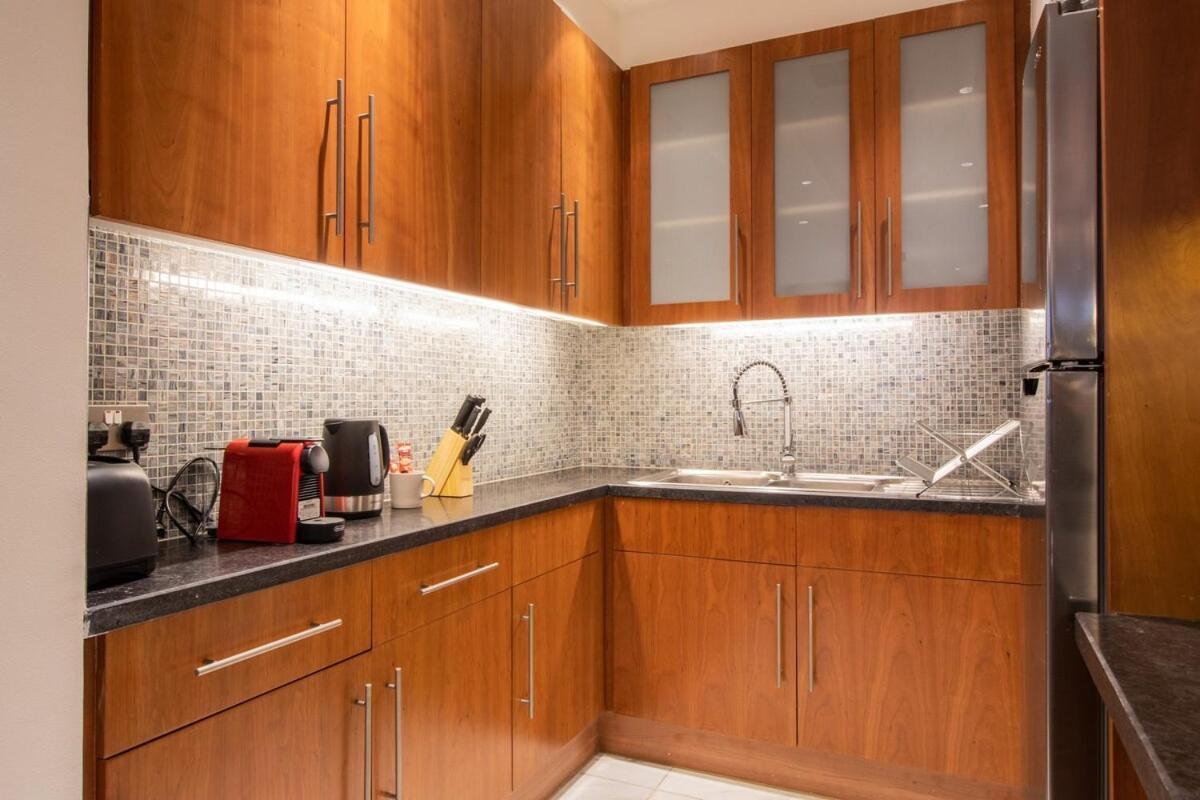 Park Tower Difc - 10 Minutes Walk To Metro - Spacious 1bdr *