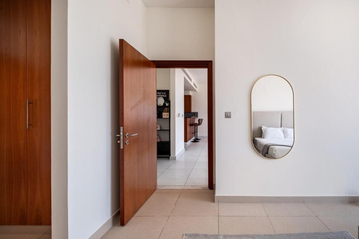 Apartment Park Tower Difc - 10 Minutes Walk To Metro - Spacious 1bdr