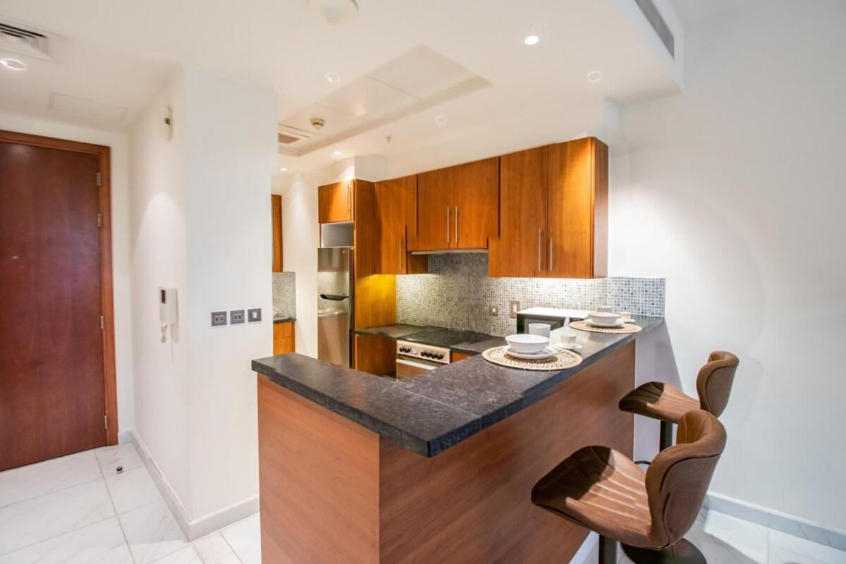 Park Tower Difc - 10 Minutes Walk To Metro - Spacious 1bdr Apartment