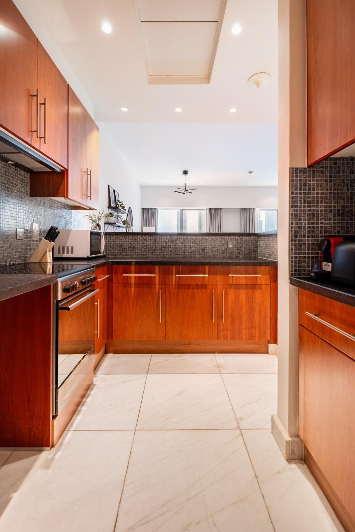 Park Tower Difc - 10 Minutes Walk To Metro - Spacious 1bdr Apartment