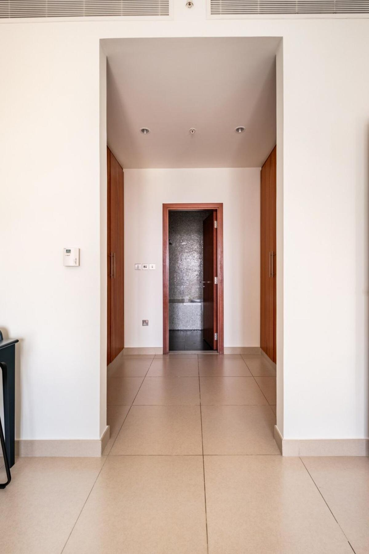 Park Tower Difc - 10 Minutes Walk To Metro - Spacious 1bdr Apartment *